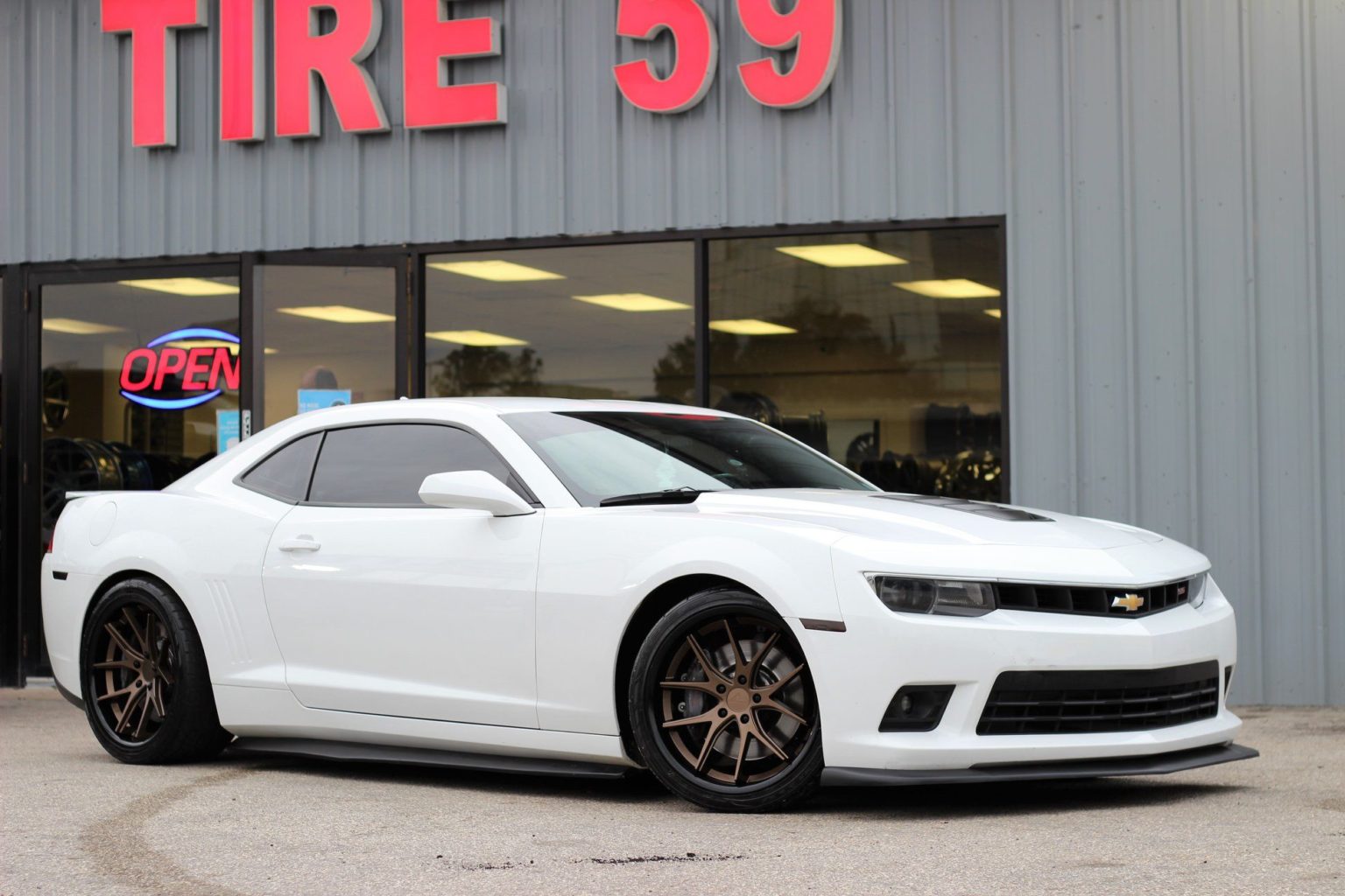 Chevrolet Camaro SS 6th Gen White Ferrada FR2 Wheel | Wheel Front