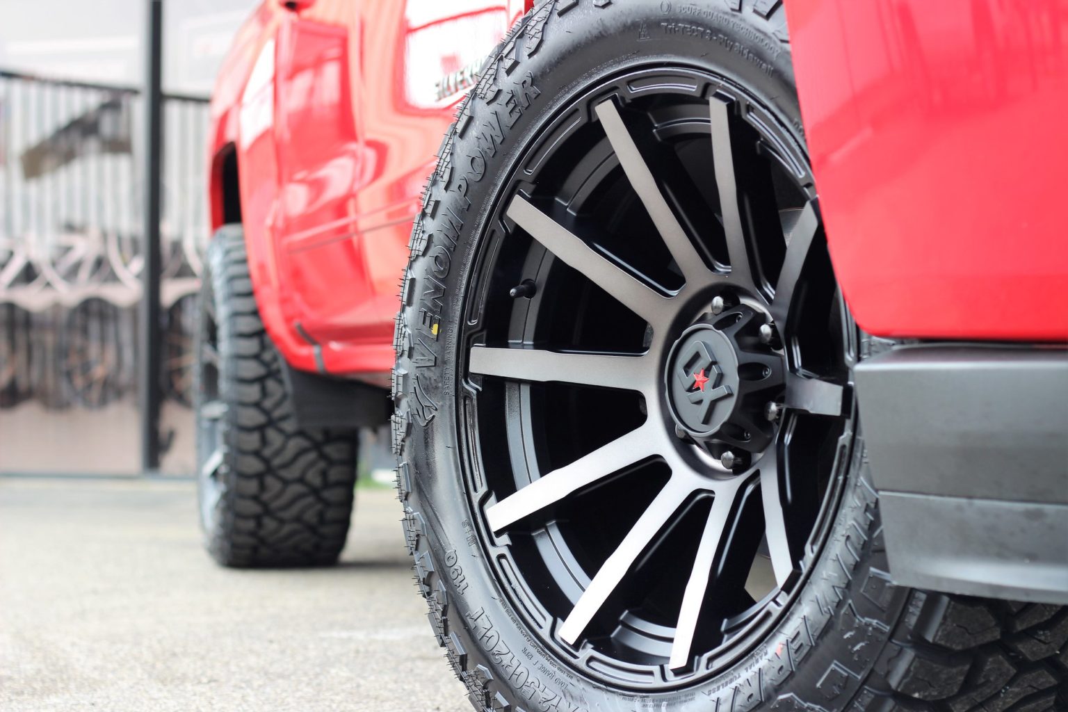 2017 Chevrolet Silverado Z71 Red KMC XD847 Outbreak | Wheel Front