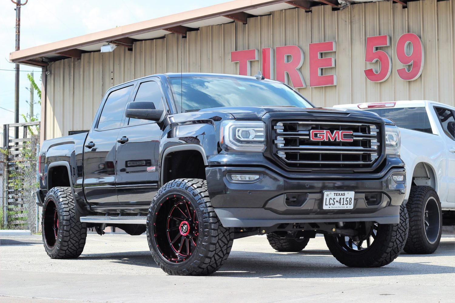 GMC Sierra Black XF Off-Road XF-216 | Wheel Front