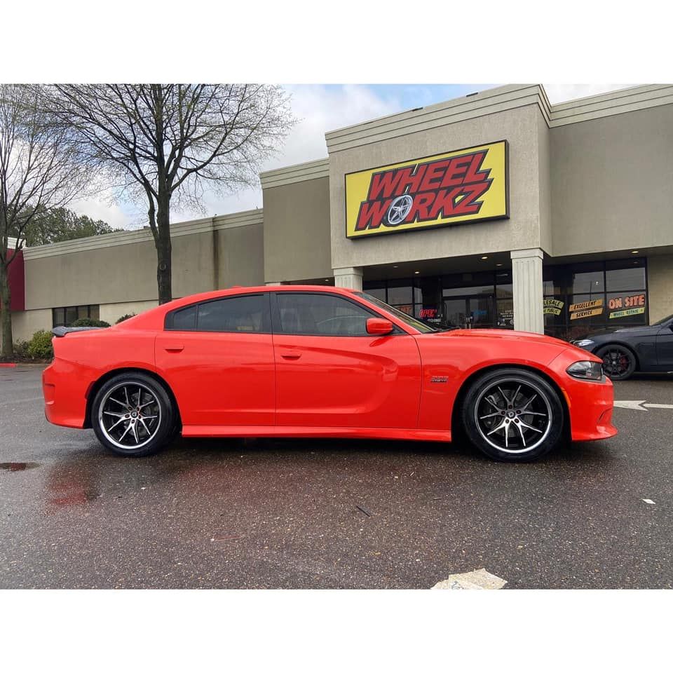 2019 Dodge Charger Scatpack Red Lexani R-Twelve | Wheel Front