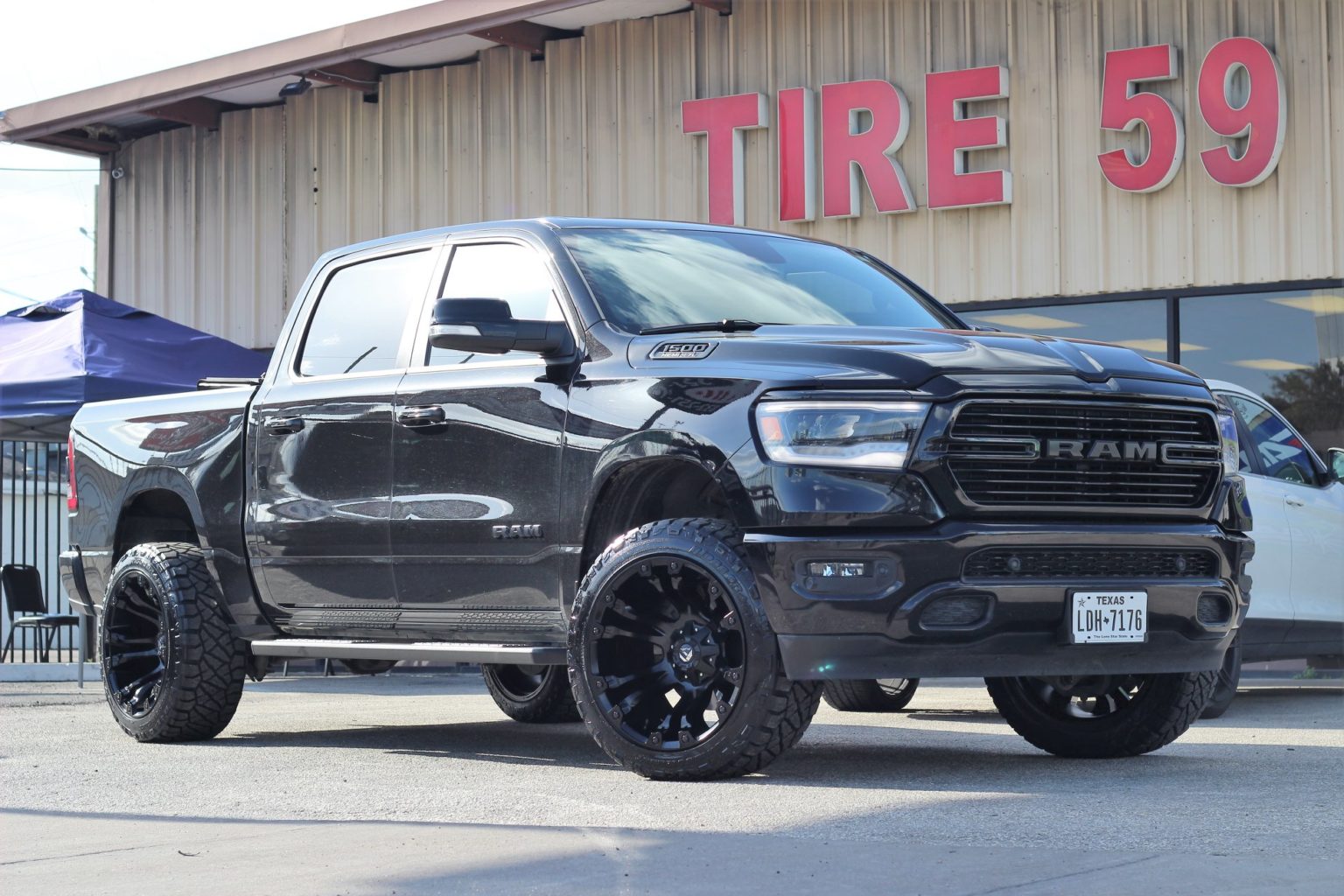 2019 Dodge Ram 1500 Black Fuel Off-Road Vapor D560 | Wheel Front