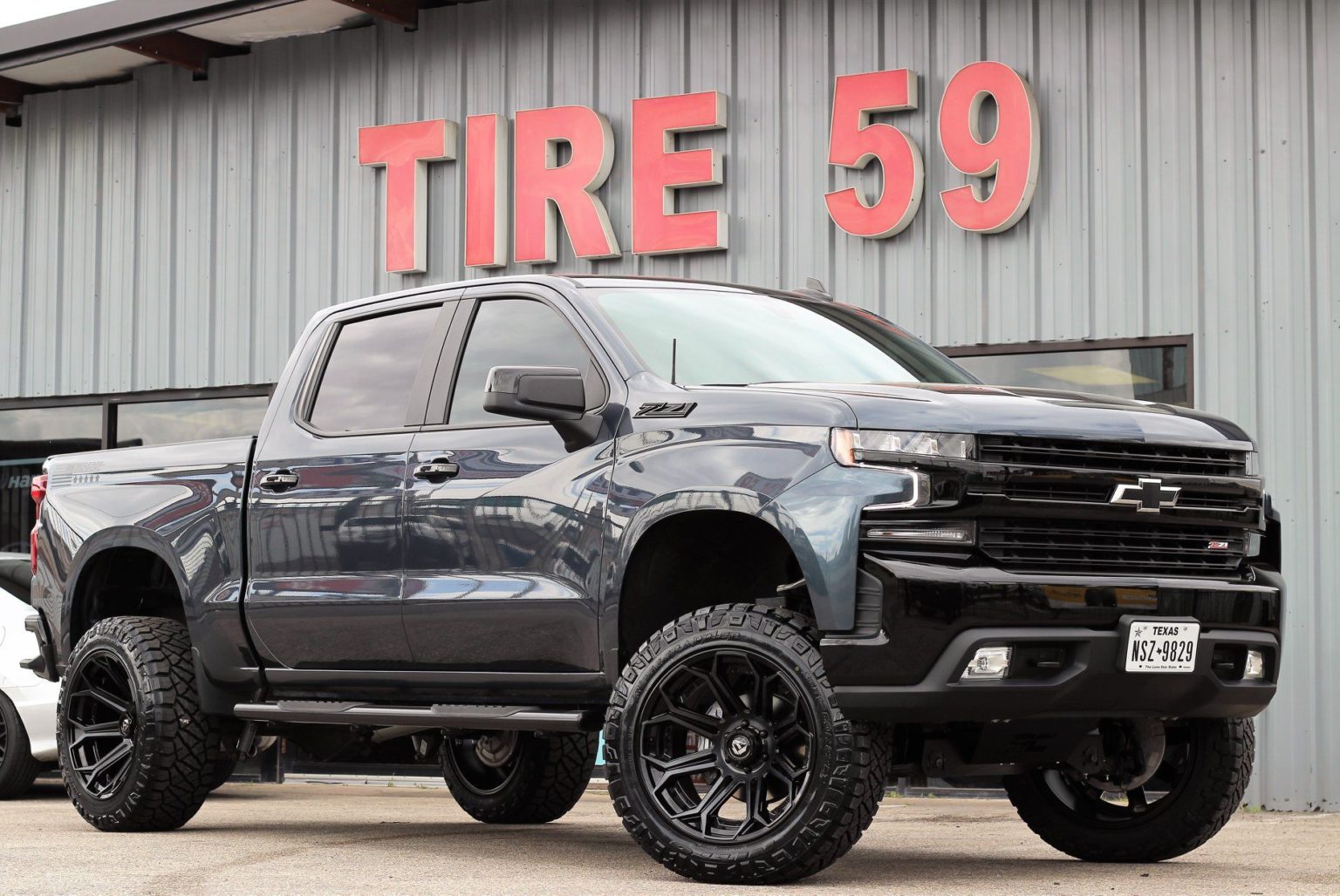 2020 Chevrolet Silverado Grey Fuel Off-Road Siege D704 Wheel | Wheel Front