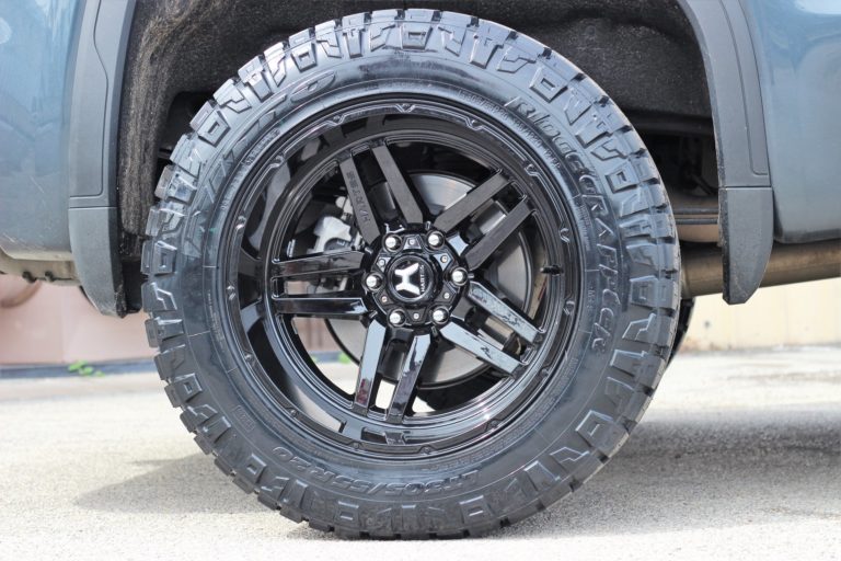 2020 GMC Sierra Grey Hartes Metal Savage Wheel | Wheel Front