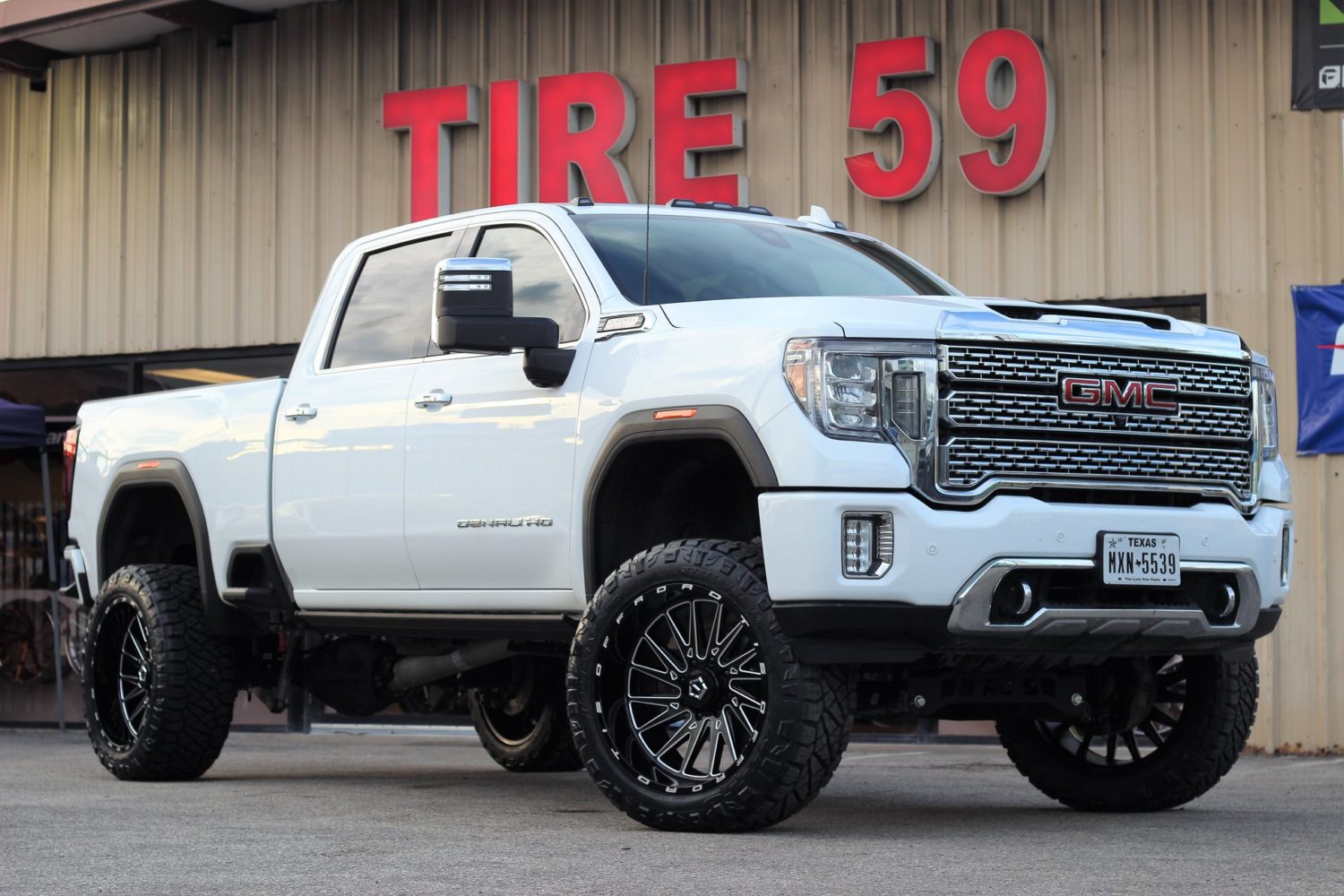 2020 GMC Sierra Denali HD White TIS 547BM | Wheel Front