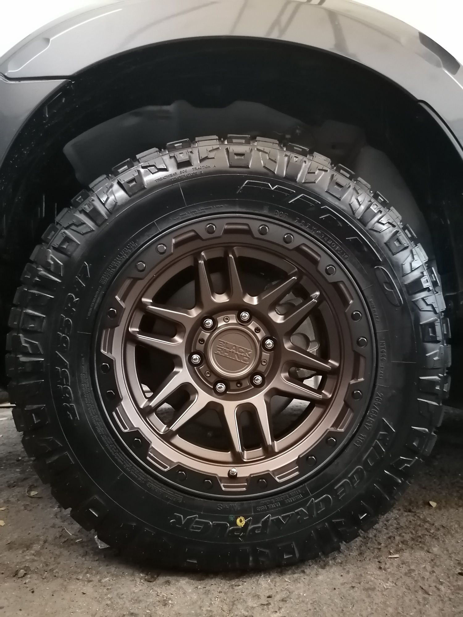 Apache Rims Isuzu D-MAX White Black Rhino Apache