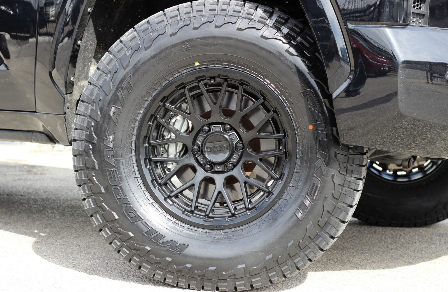 Toyota Tundra 3rd Gen Black KMC KM722 Technic Wheel | Wheel Front