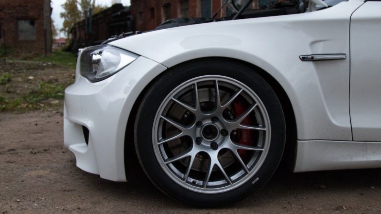 BMW 1M White Apex EC-7 | Wheel Front