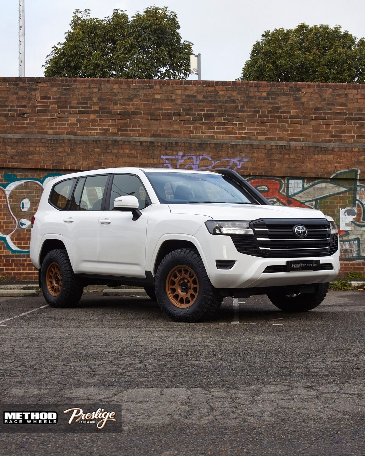 Toyota LandCruiser 300 Series White with Bronze Method 703 | Wheel Front