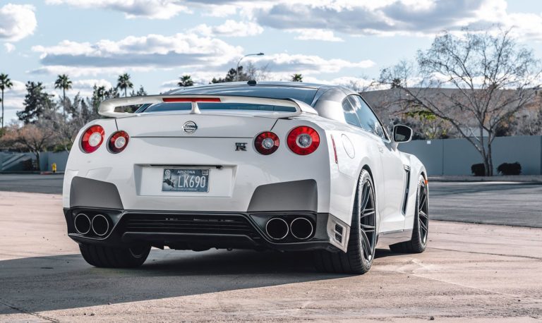 Nissan GT-R R35 White Vorsteiner V-FF 112 | Wheel Front