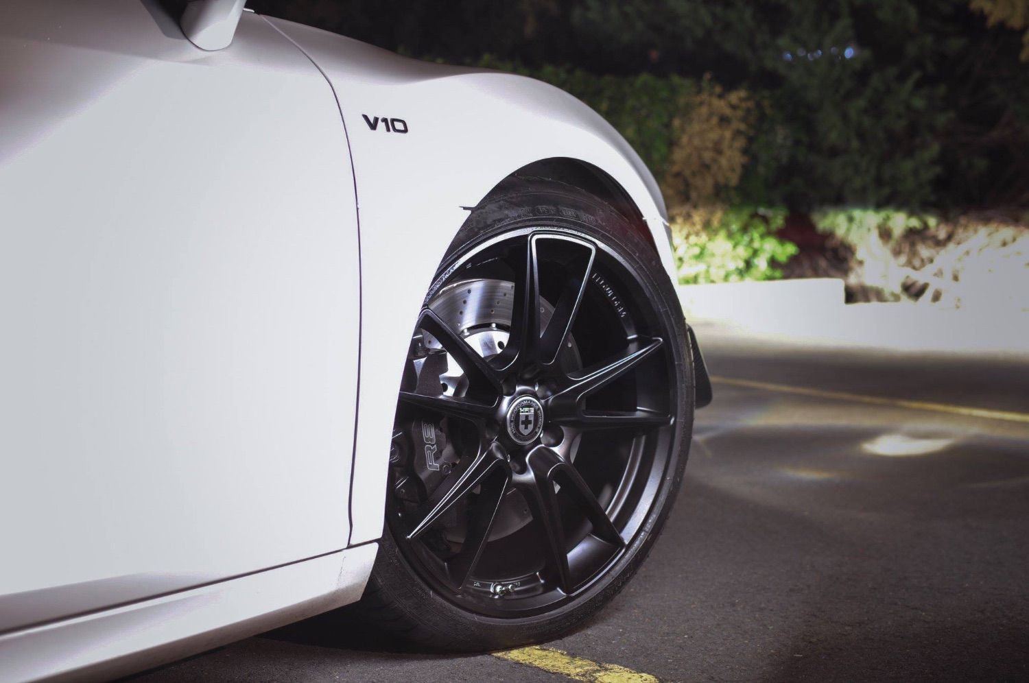 Audi R8 White HRE FF04 | Wheel Front