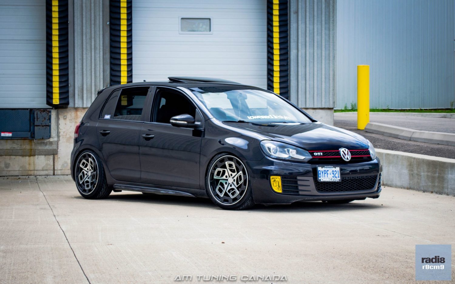 Volkswagen Golf GTI VI Black Radi8 r8cm9 | Wheel Front