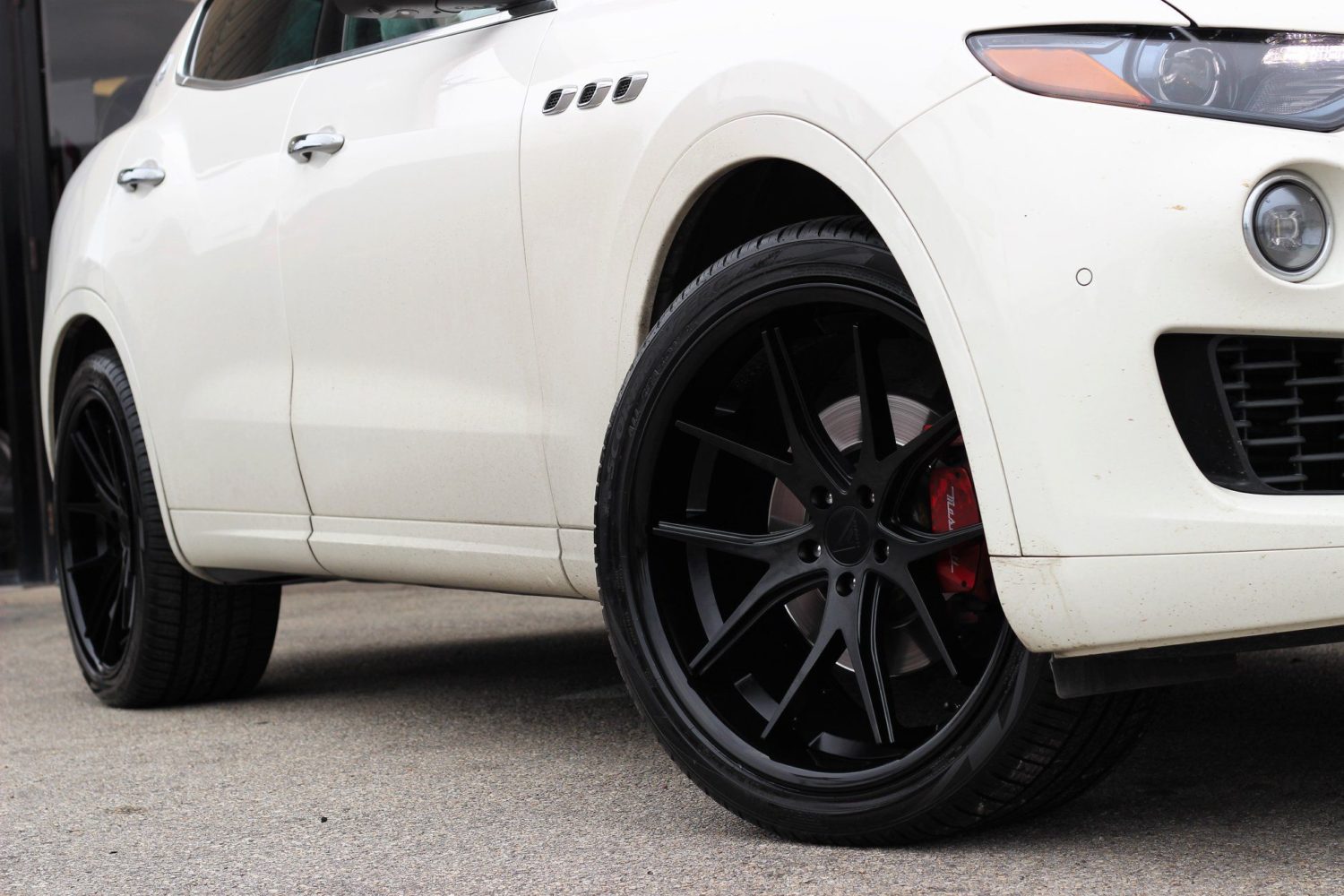 Maserati Levante White Ferrada FR2 | Wheel Front