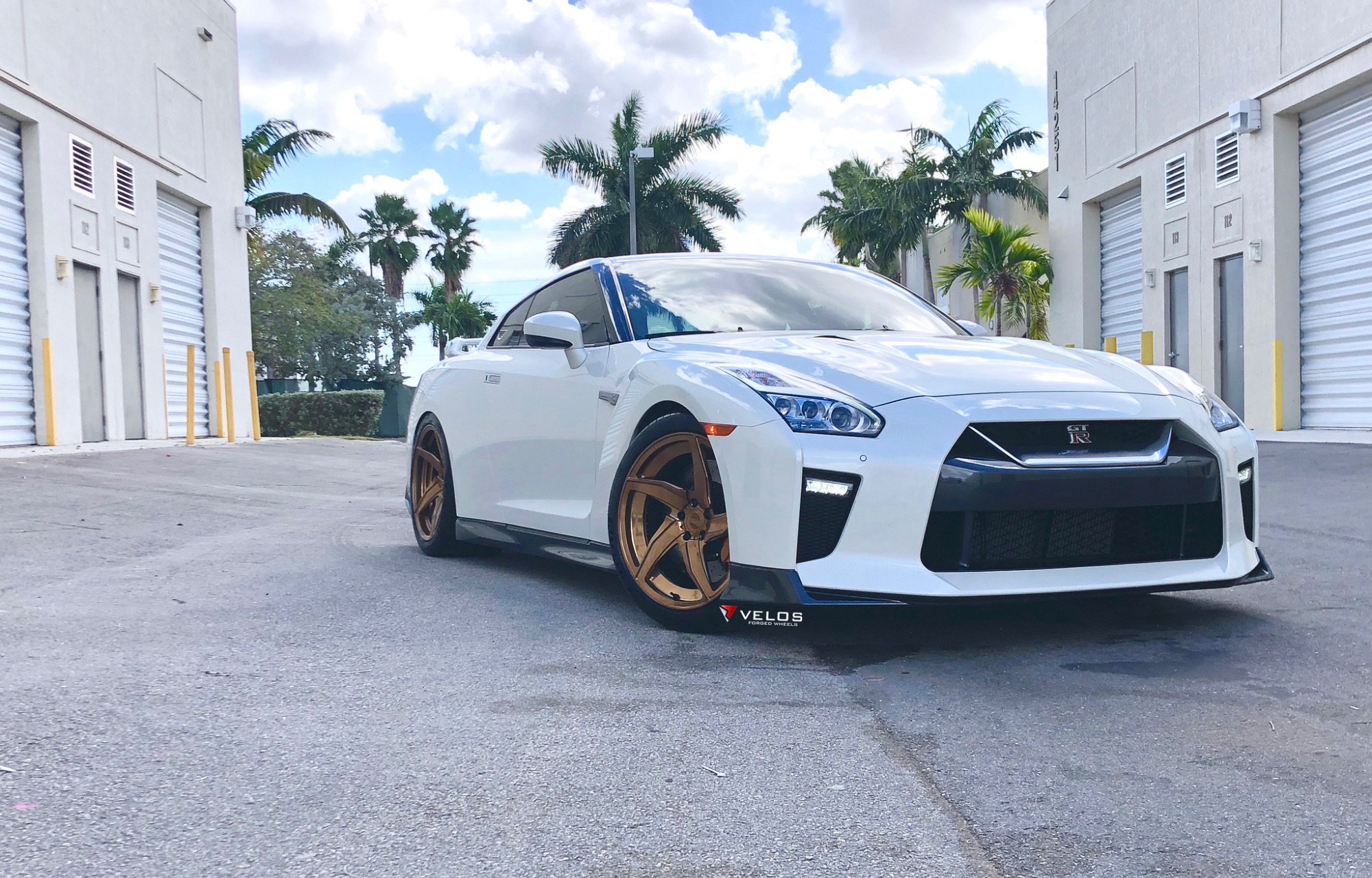 Nissan GT-R R35 White Velos D5 2PC