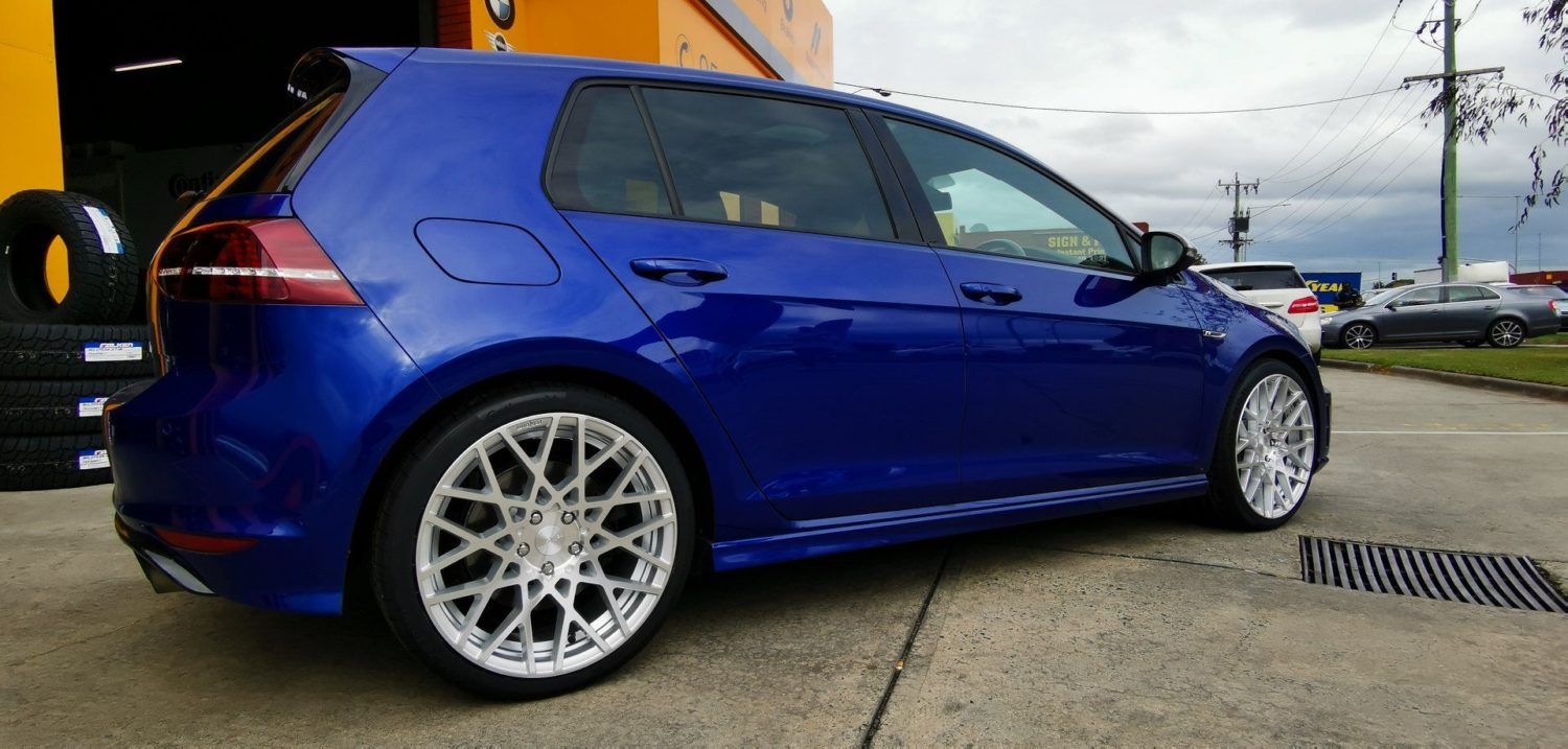 Volkswagen Golf R 7 Blue Rotiform BLQ | Wheel Front