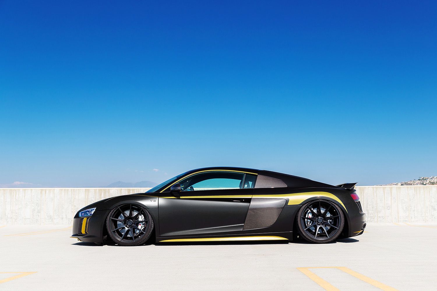audi r8 black and gold