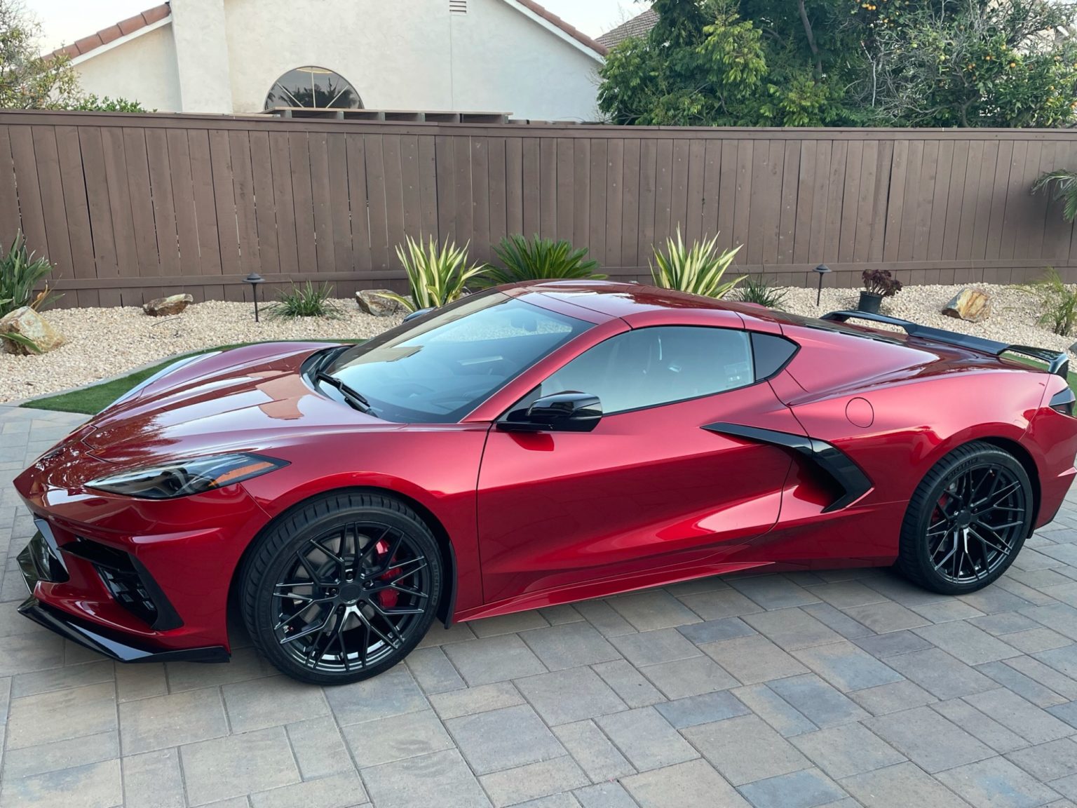 Chevrolet Corvette C8 Stingray Long Beach Red Avant Garde M520-R Wheel ...