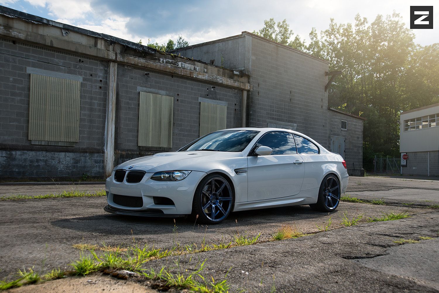 BMW-E92-M3-White-MagBlue-ZS07-28