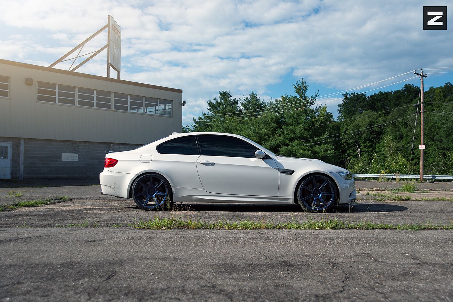 BMW-E92-M3-White-MagBlue-ZS07-39