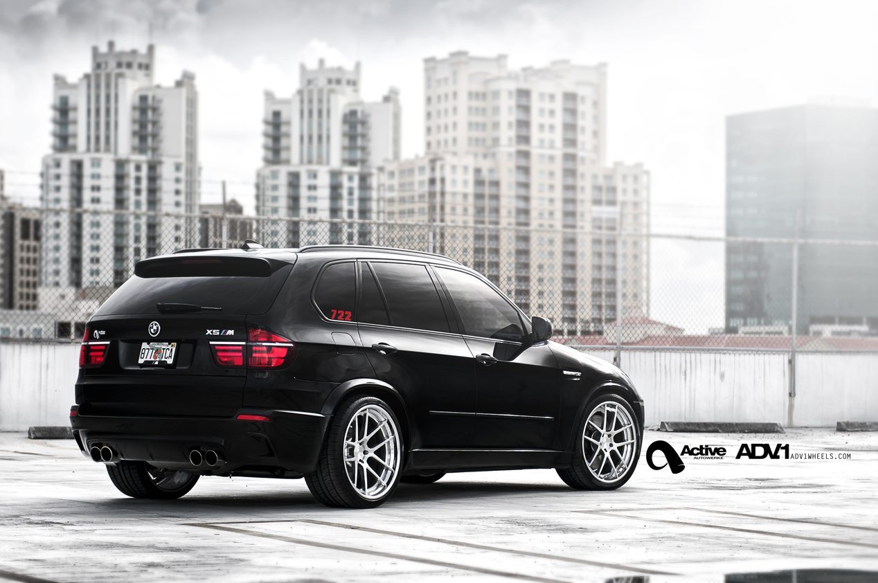 Black-Sapphire-Metallic-BMW-X5-M-ADV5_0-Track-Spec-Standard-Series-Wheels-18