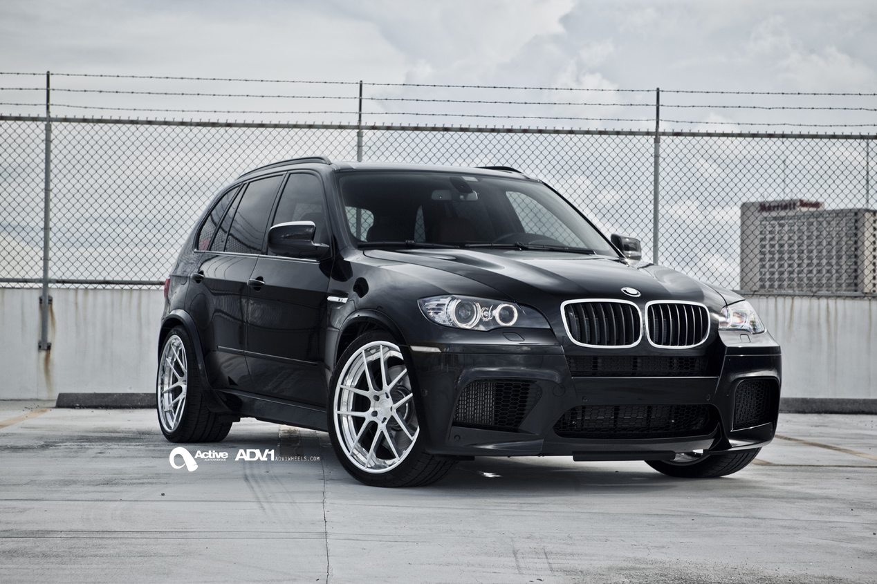 Black-Sapphire-Metallic-BMW-X5-M-ADV5_0-Track-Spec-Standard-Series-Wheels-9