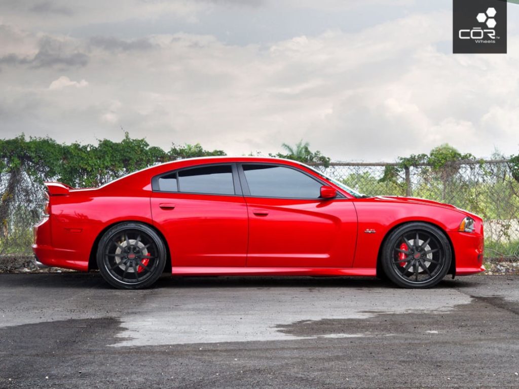 Dodge-Charge-SRT8-COR-Forma-1030x772