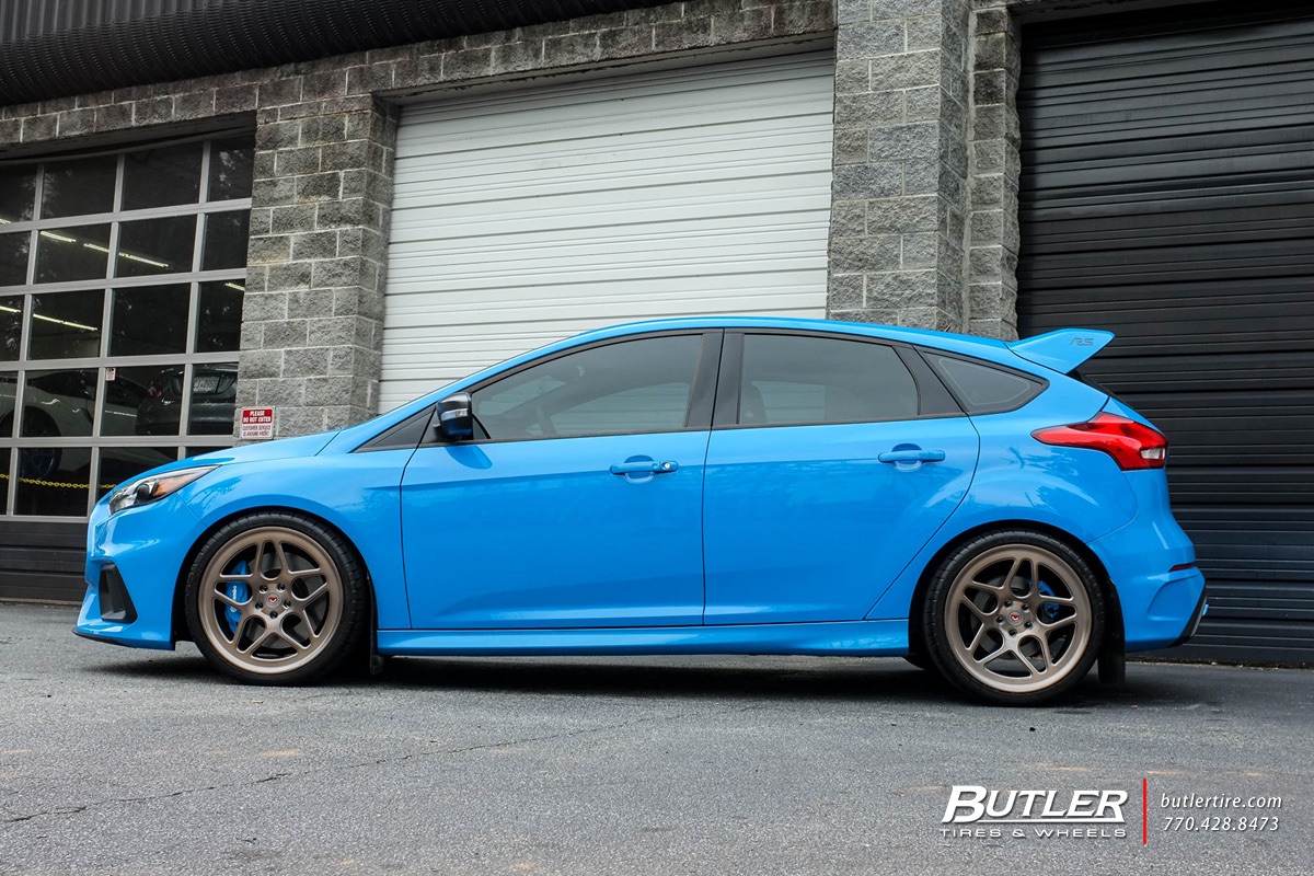 Ford-Focus-RS-with-19in-Vossen-LC104-Wheels-and-Michelin-Pilot-Super-Sport-Tires-3