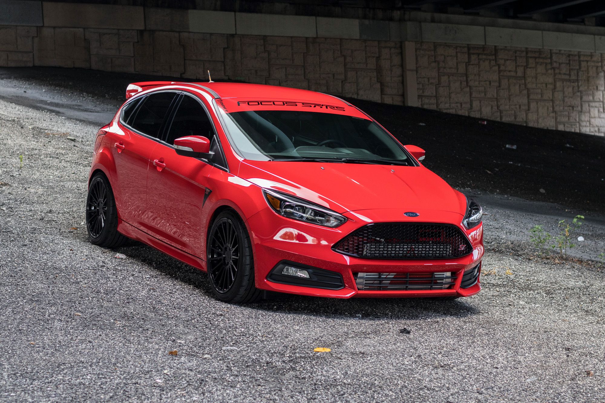 Ford Focus ST Mk3 Red TSW Luco | Wheel Front