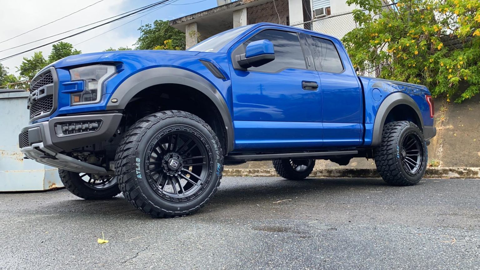 Ford F-150 Raptor Blue Axe Icarus | Wheel Front