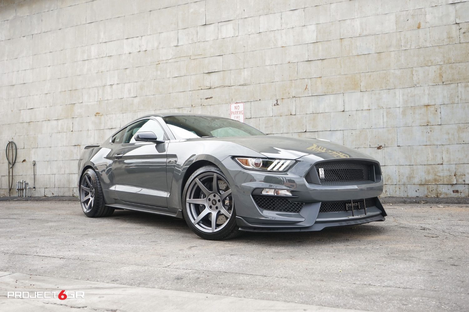 Gray-Shelby-GT350-on-Satin-Graphite-Project-6GR-1