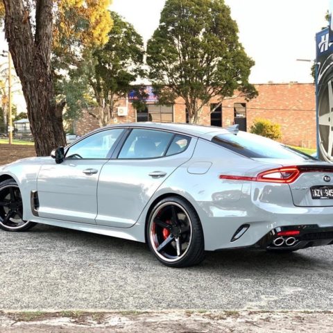 Kia Stinger Grey Vertini RF1.7 Wheel Front