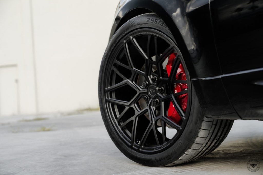 Land-Rover-Range-Rover-Urban-Atuomotive-x-Vossen-Forged-UV-1-©-Vossen-Wheels-2018-1012-1047x698