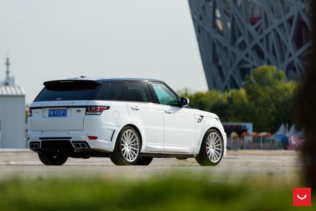 Land-Rover_Range-Rover_VFS2_a7d-1047x698