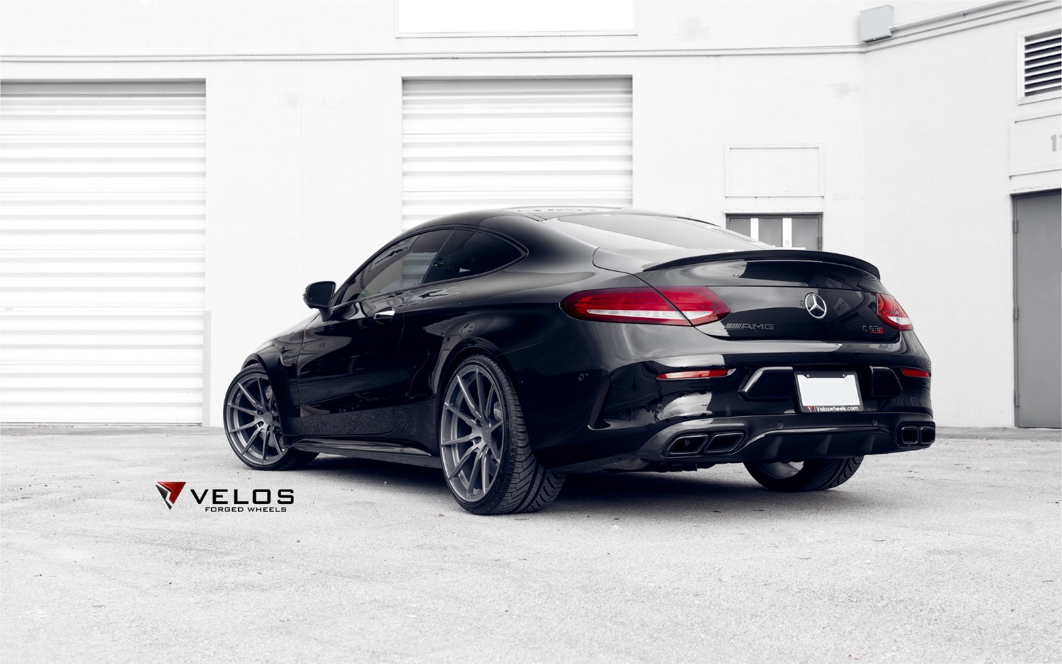Mercedes_C63_velos-S10-black-wheels-3