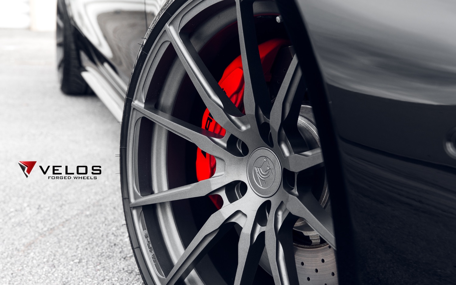 Mercedes_C63_velos-S10-black-wheels-4