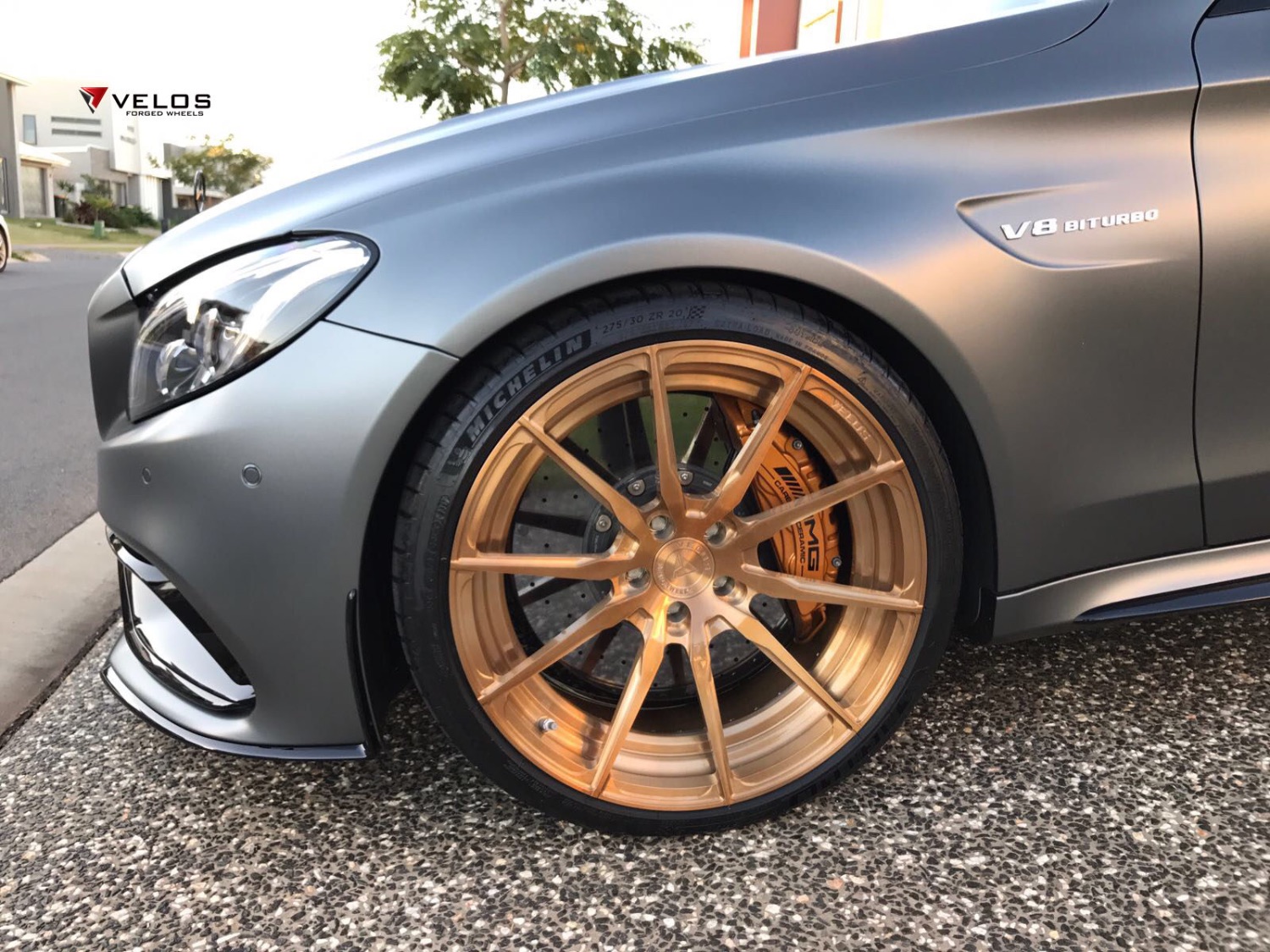 Mercedes_C63_velos-S10-gold-wheels-1