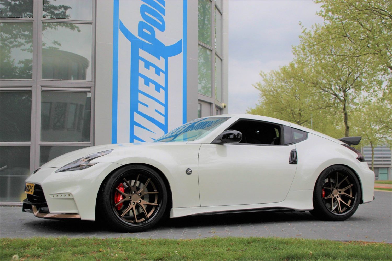 Nissan 370z White