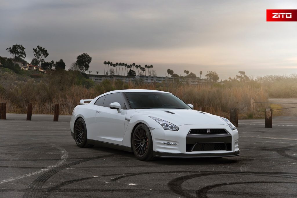 Nissan-GTR-White-Black-ZS15-21