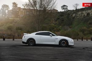 Nissan-GTR-White-Black-ZS15-27