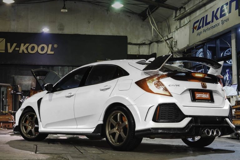 Honda Civic Type R Fk8 White With Bronze Rays Volk Te37 Saga Wheel Wheel Front