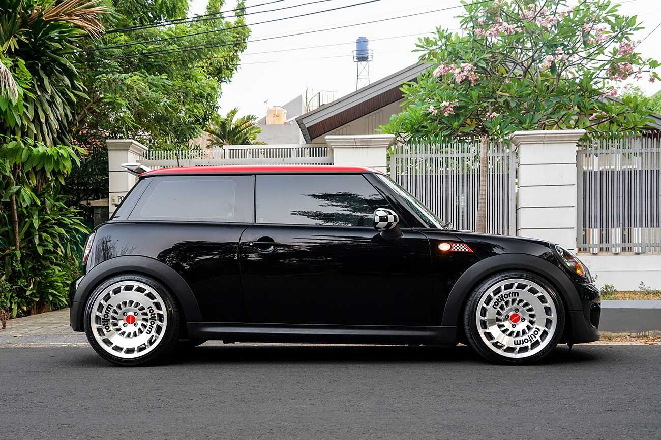 Mini Cooper S R56 Black with Rotiform CCV Aftermarket Wheels.