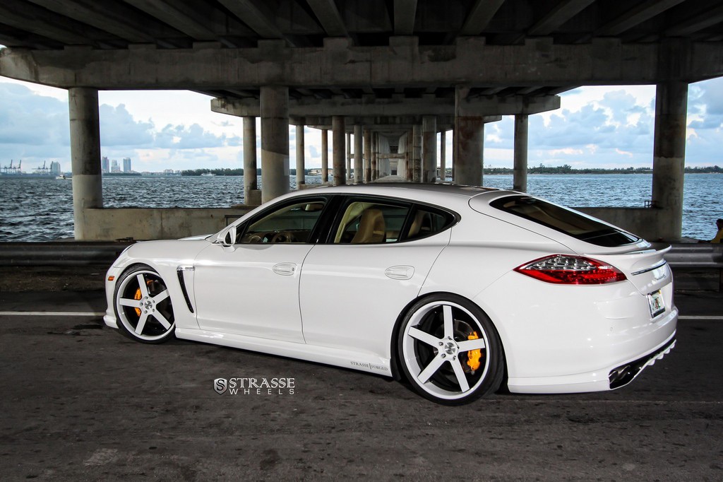 Strasse_12-09-11_Panamera_008