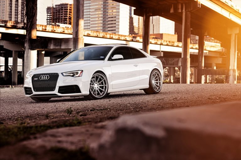 Audi RS5 B8 White Ferrada FR4 Wheel | Wheel Front