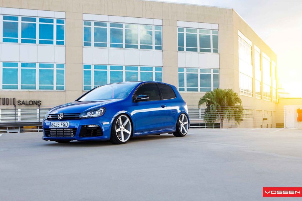 VW-Golf-R-Mk6-Vossen-CV3R-wheels-1