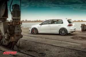 VW_Golf-R_VFS1_3b9c401a-1047x698