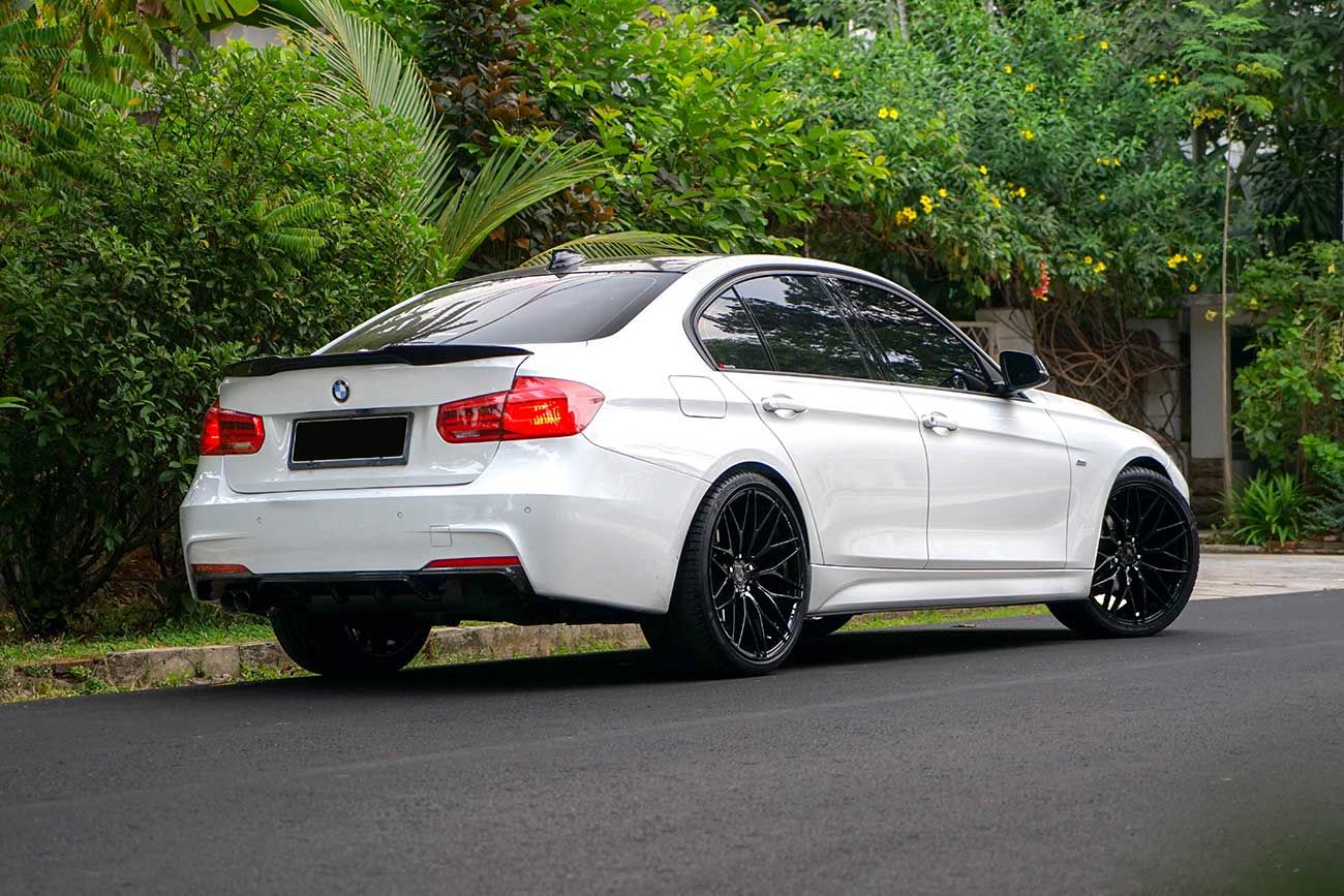 BMW 3 series F30 White with Zito ZF01 Aftermarket Wheels
