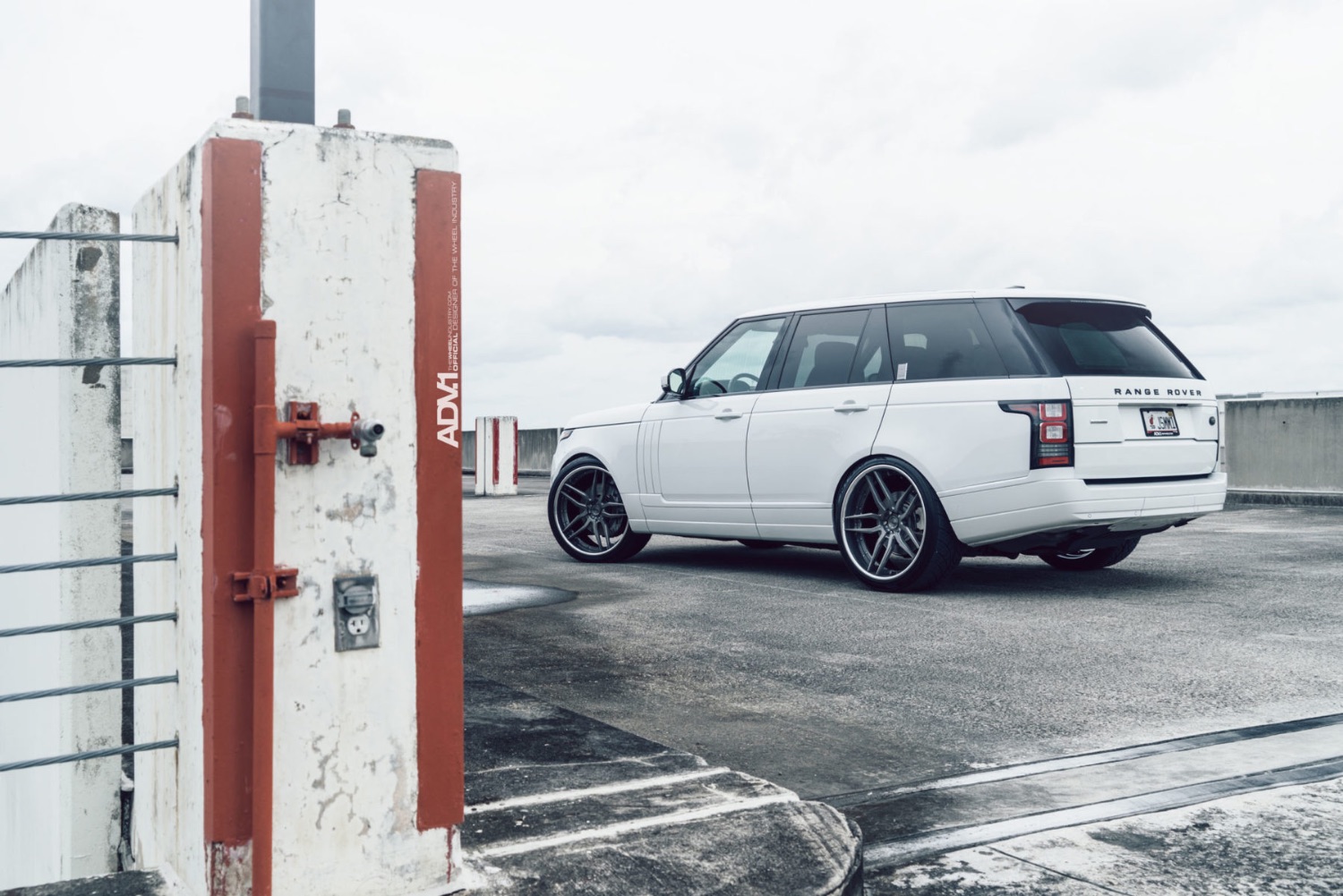 adv1-wheels-range-roverLand-Rover-white-hse-lowered-modified-deep-concave-aftermarket-24-inch-rims-K