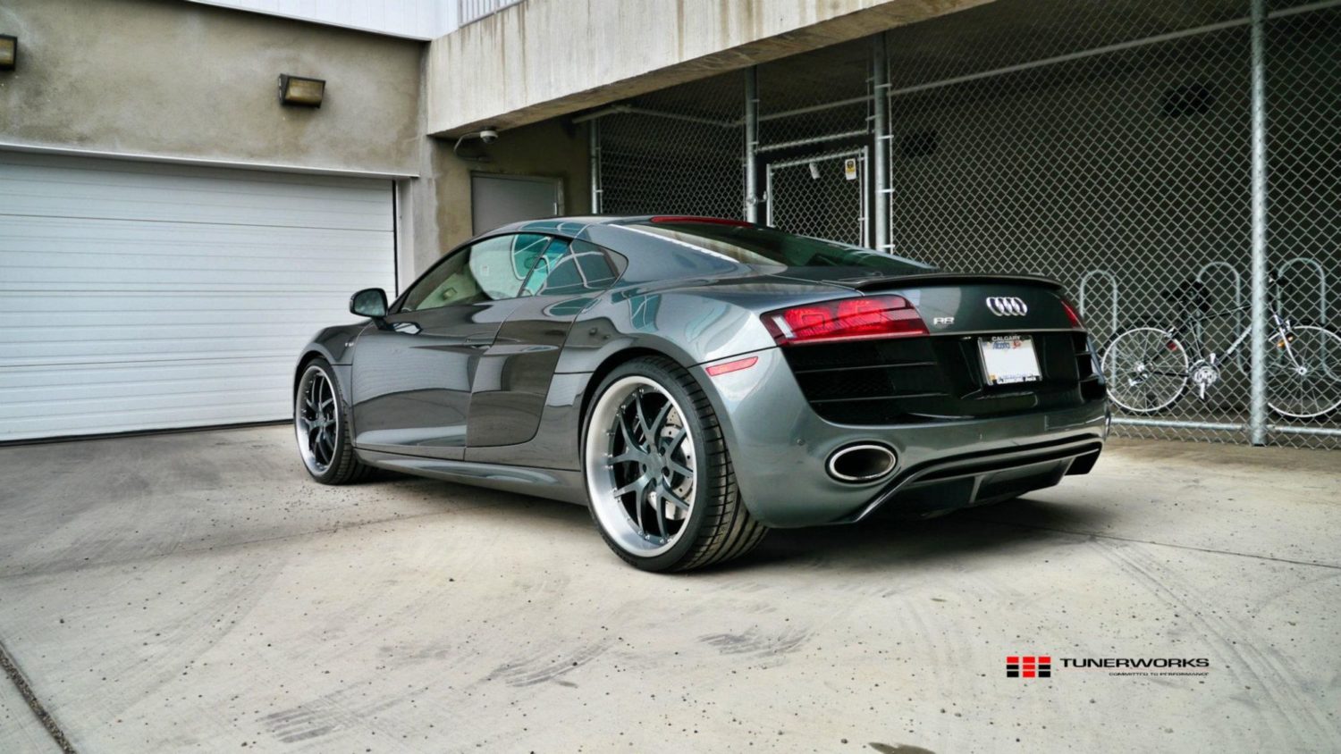 Audi R8 Grey with Modulare M18 Aftermarket Wheels | Wheel Front