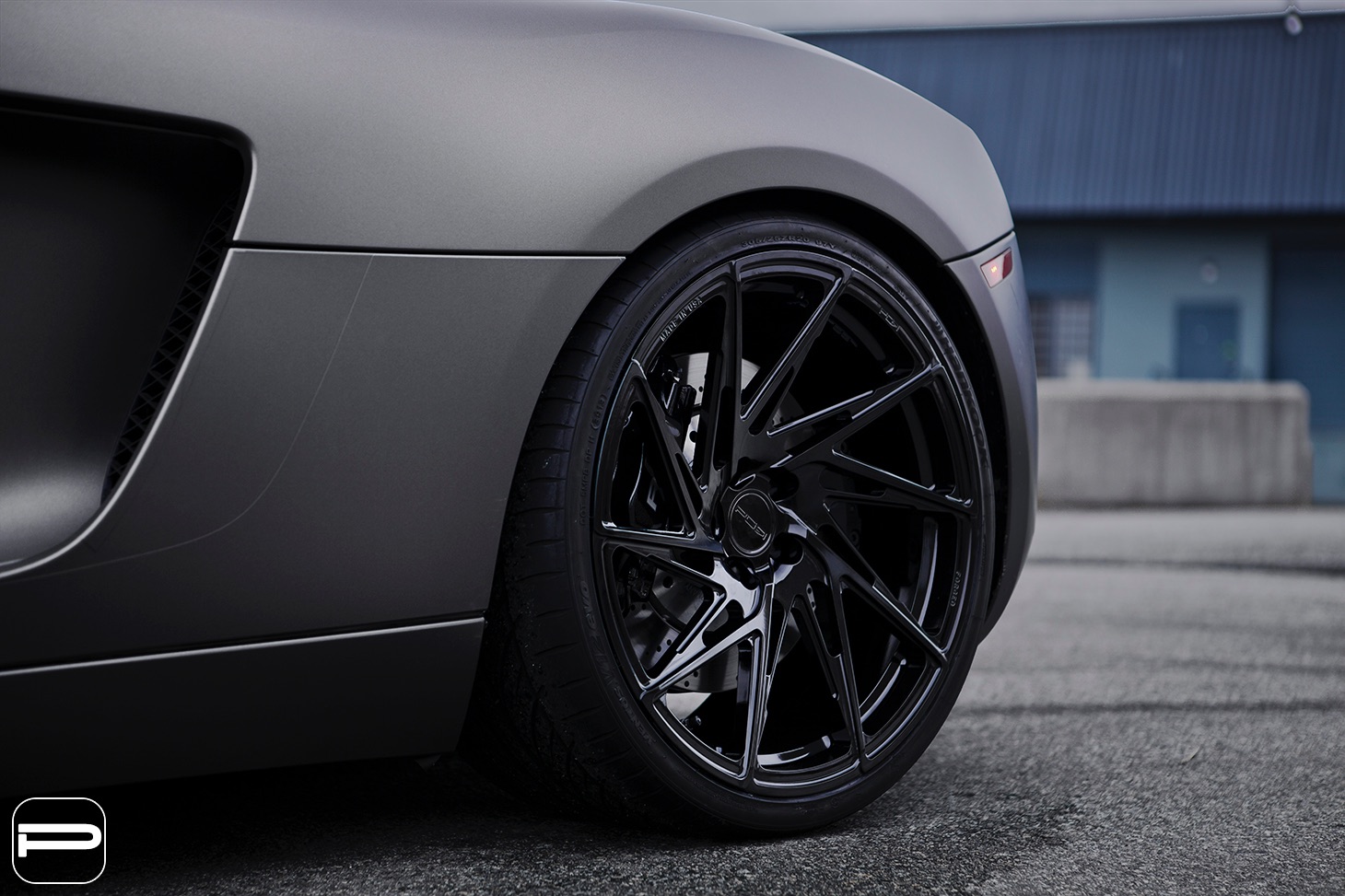 audir8purrs28glossblack6