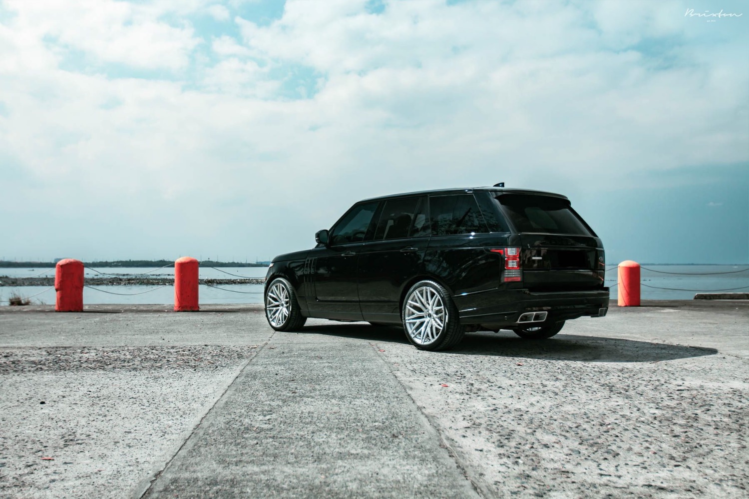 black-range-rover-svr-brixton-forged-cm10-ultrasport-1-piece-concave-forged-wheel-brushed-single-tint-4-1800x1200