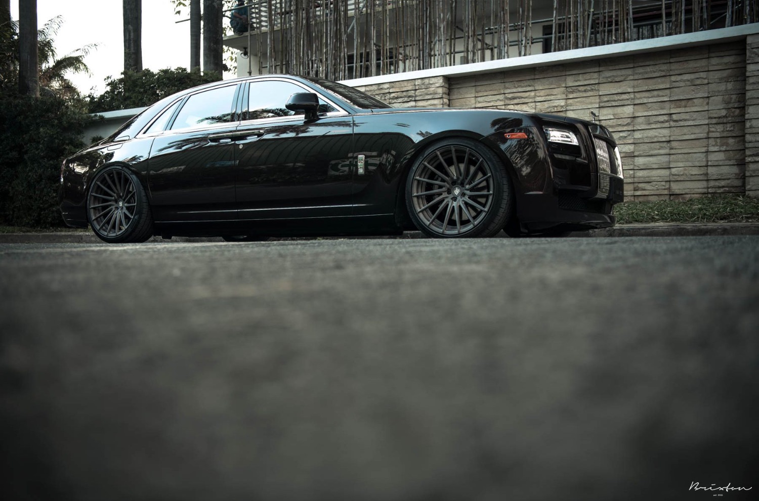 black-rolls-royce-ghost-brixton-forged-r15-ultrasport-brushed-double-tint-satin-concave-forged-wheels-1-1800x1190
